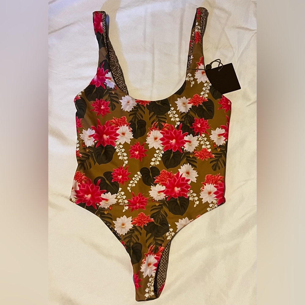 Acacia one piece in lei day.